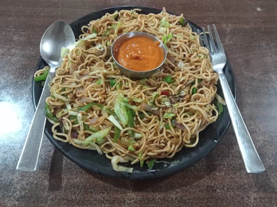 Wok-tossed veg noodles